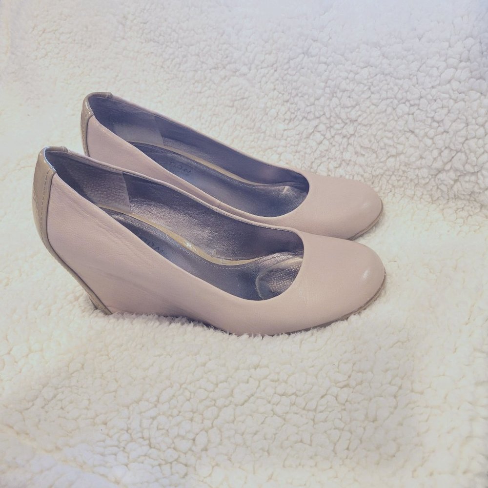 Kenneth Cole Reaction Wedge Pump